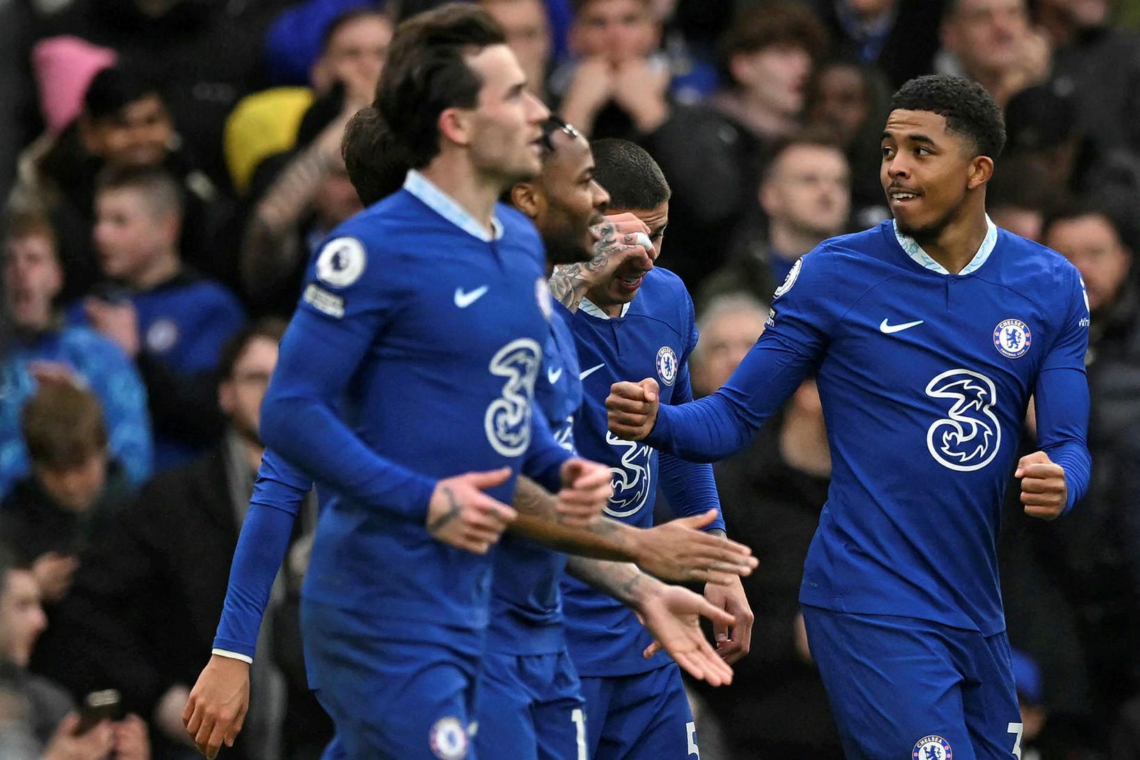 Ben Chilwell og Wesley Fofana fagna sigurmarki þess síðarnefnda í …