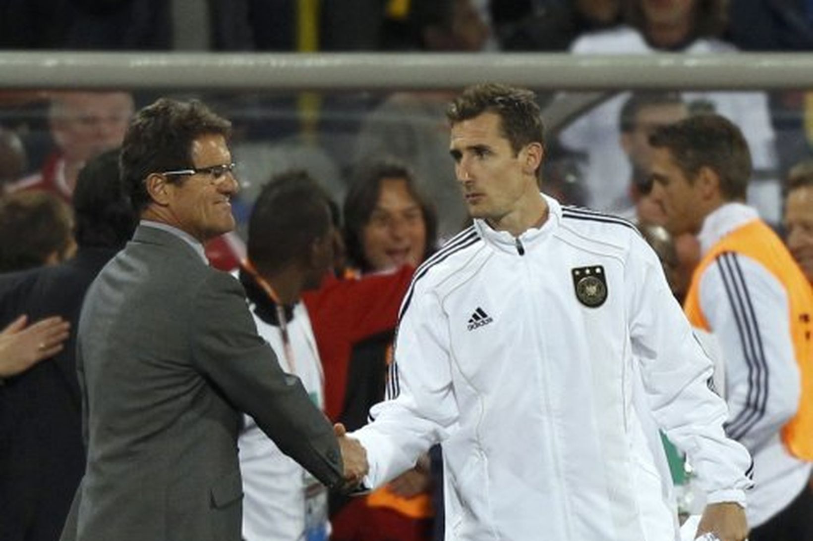 Fabio Capello óskar Miroslav Klose framherja Þjóðverja til hamingju með …