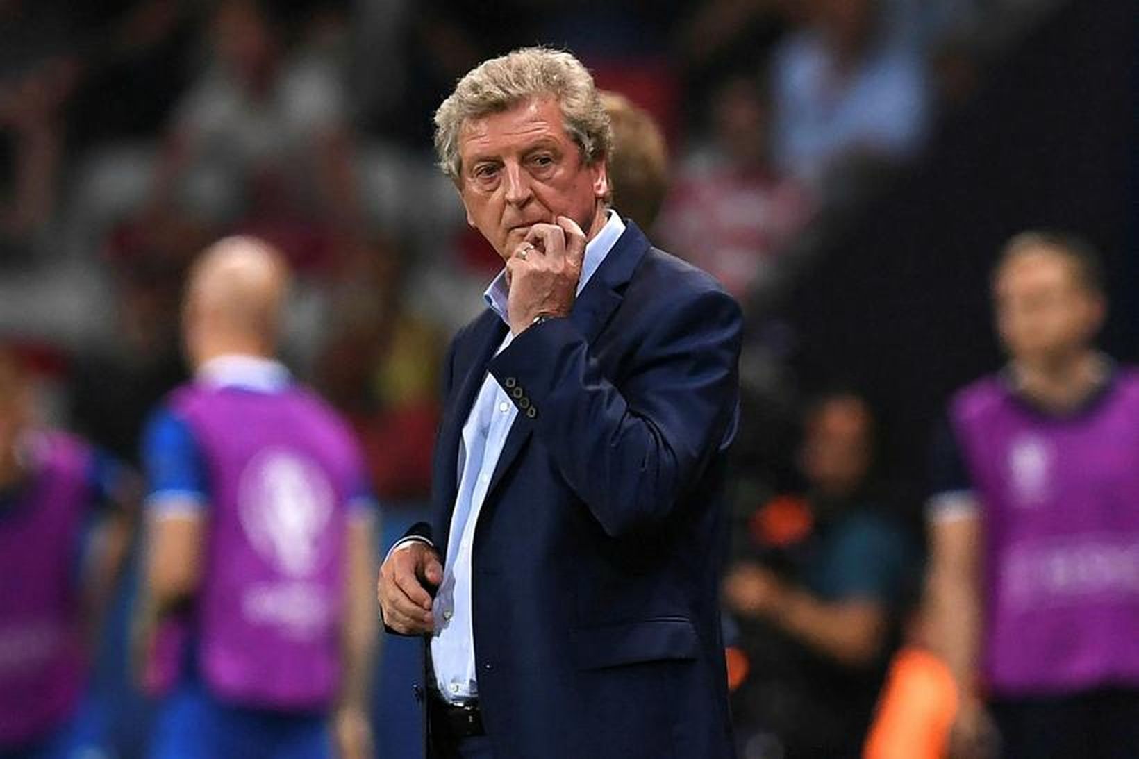 Roy Hodgson á hliðarlínunni í leik Englands gegn Íslandi á …