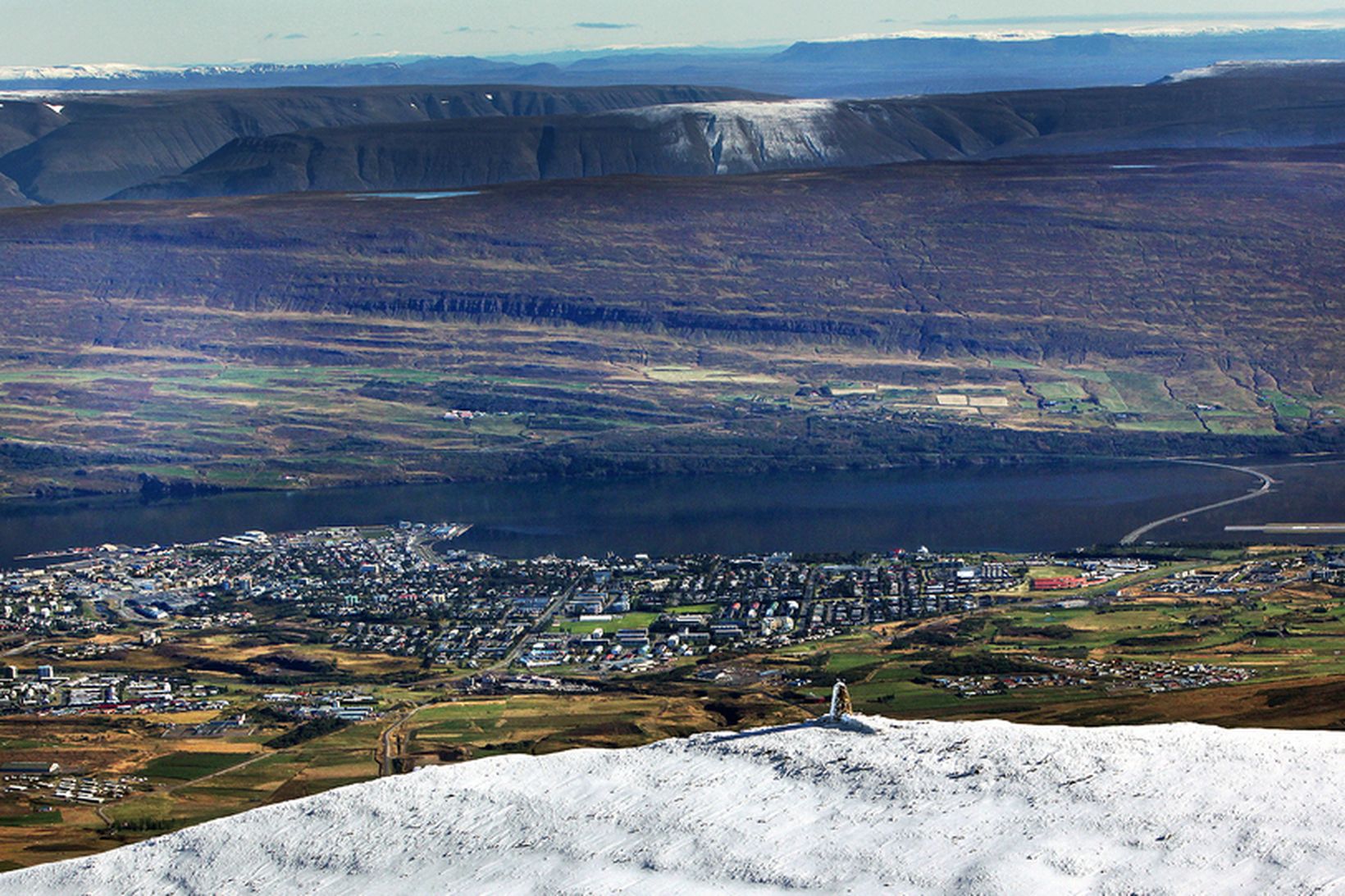 Horft yfir Akureyri af Hlíðarfjalli.