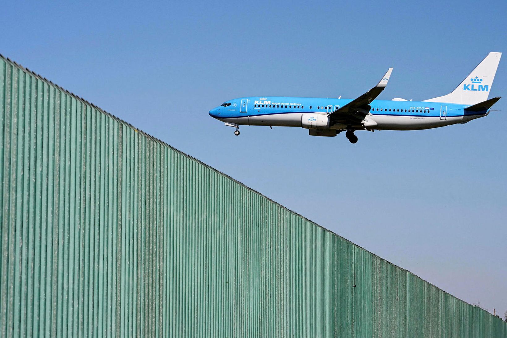 Flugfreyjan greindist ekki með veiruna