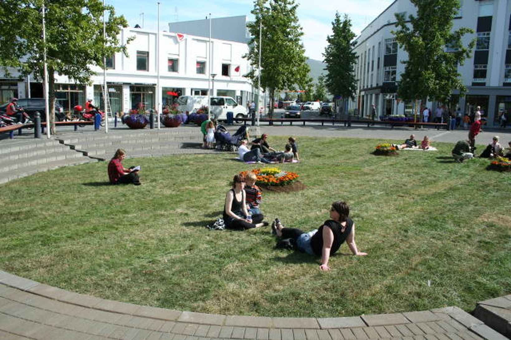Ráðhústorgið á Akureyri sumarið 2008.