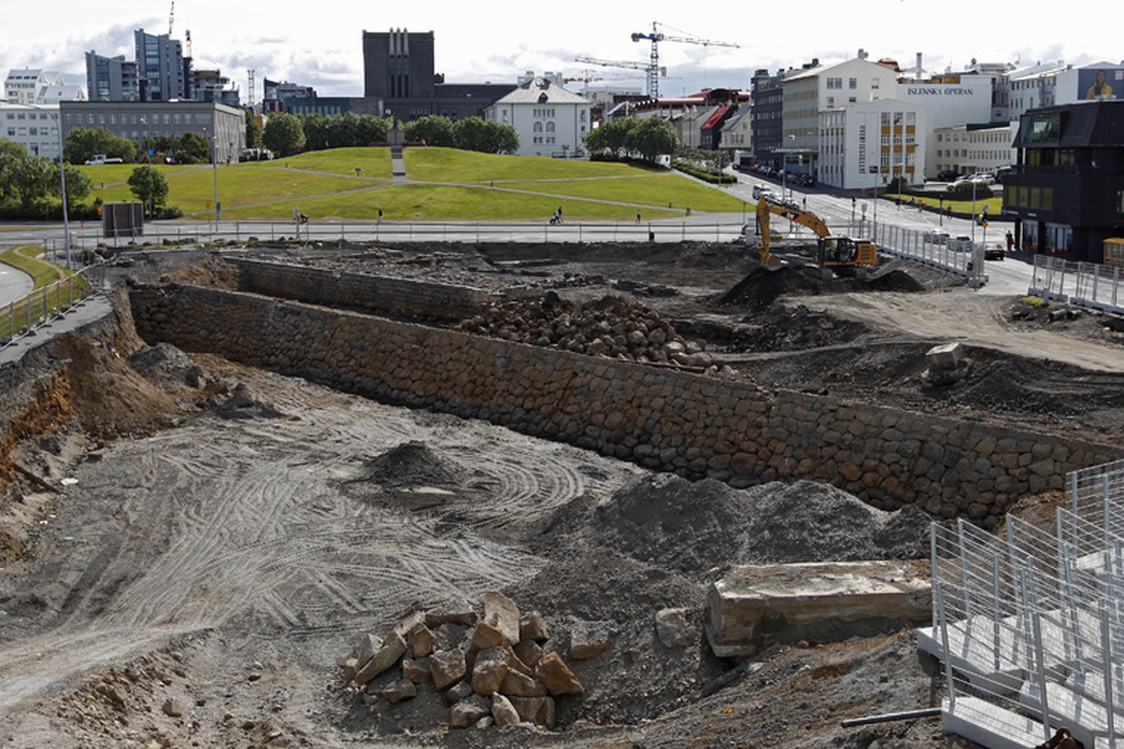 Gamli hafnargarðurinn kom í ljós við framkvæmdir við Austurhöfn í …