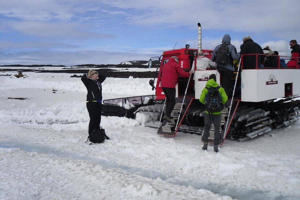 Starfsmenn Mývatn Tours hafa aðstoðað við moksturinn undanfarna daga. Nú verður ekki lengra komist í …