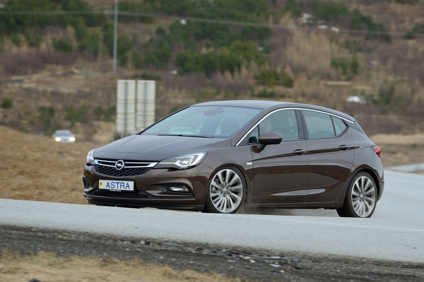 Opel Astra er skemmtilegur akstursbíll sem liggur vel enda með …