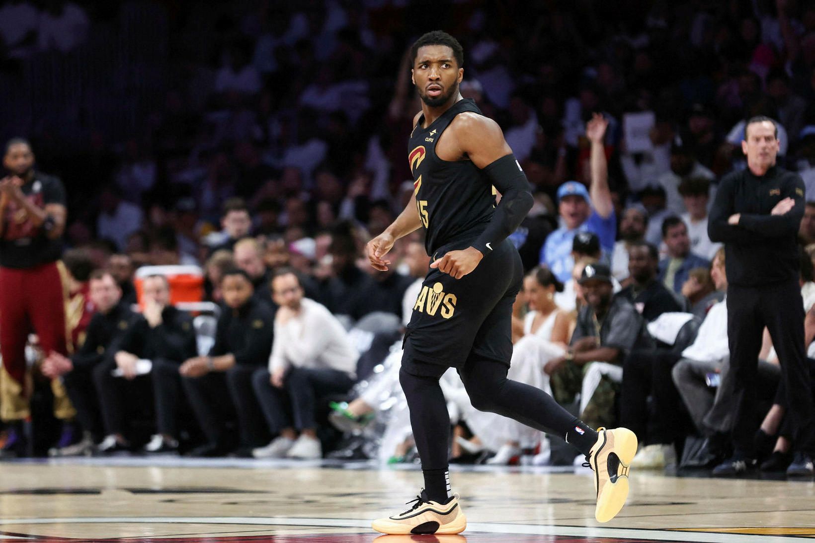 Donovan Mitchell, helsta stjarna Cleveland, í nótt.