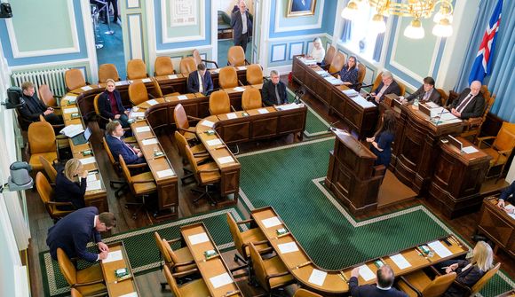 Samþykkt að greiða laun á uppsagnarfresti