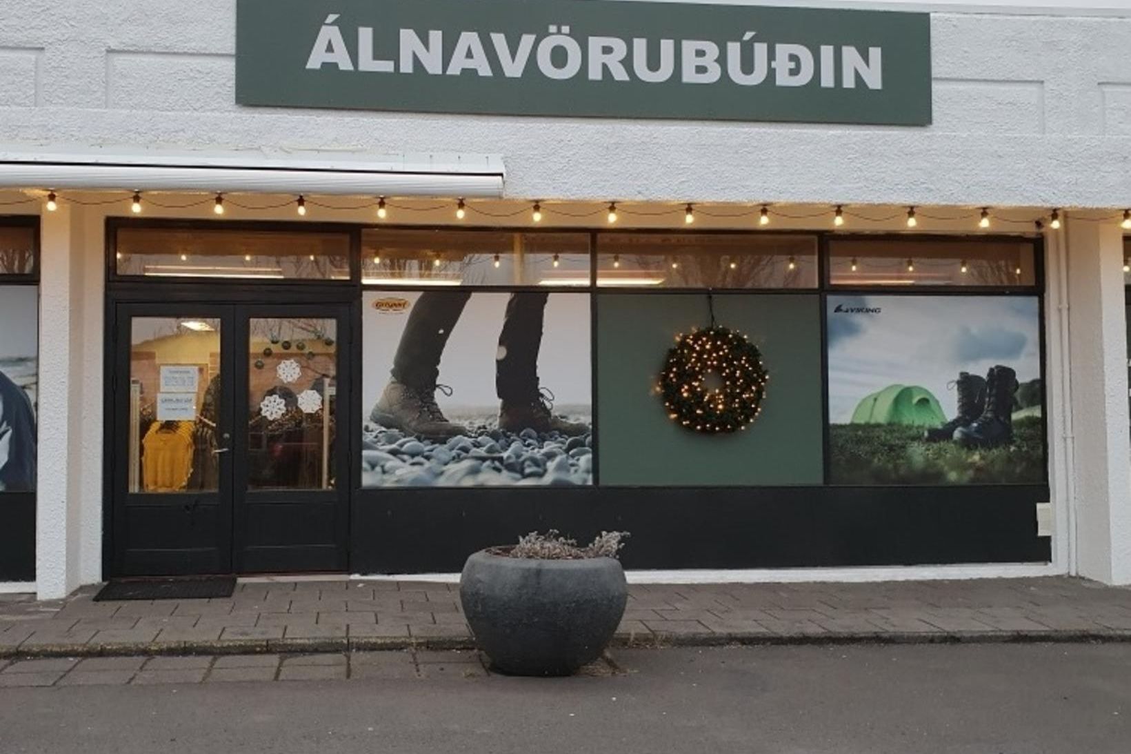 Álnavörubúðin leitar nú að nýju húsnæði í Hveragerði.
