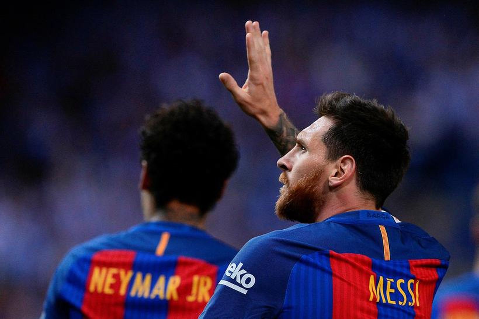Lionel Messi fagnar marki sínu í dag.
