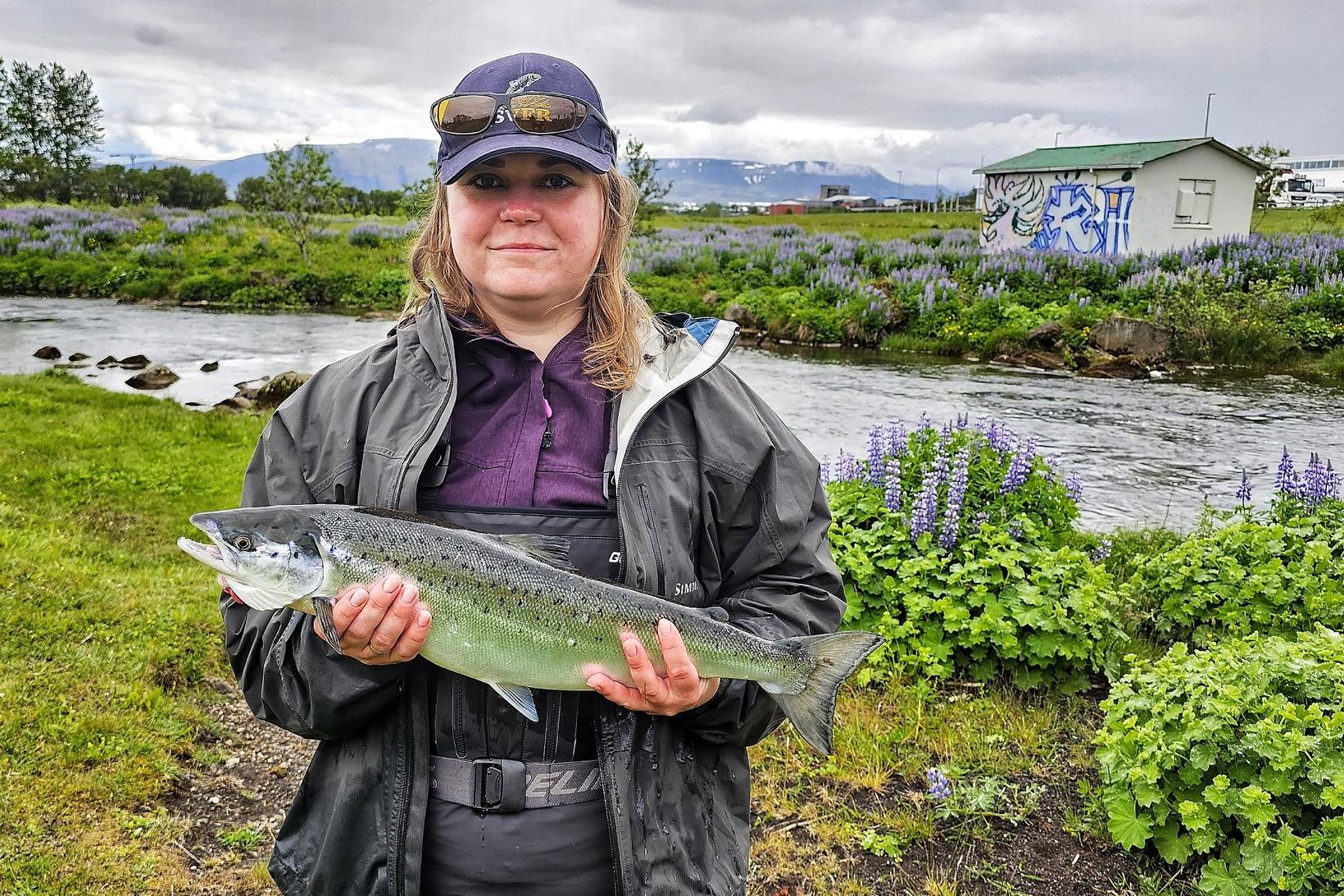 Marta landaði fyrsta laxinum í Elliðaánum í morgun.