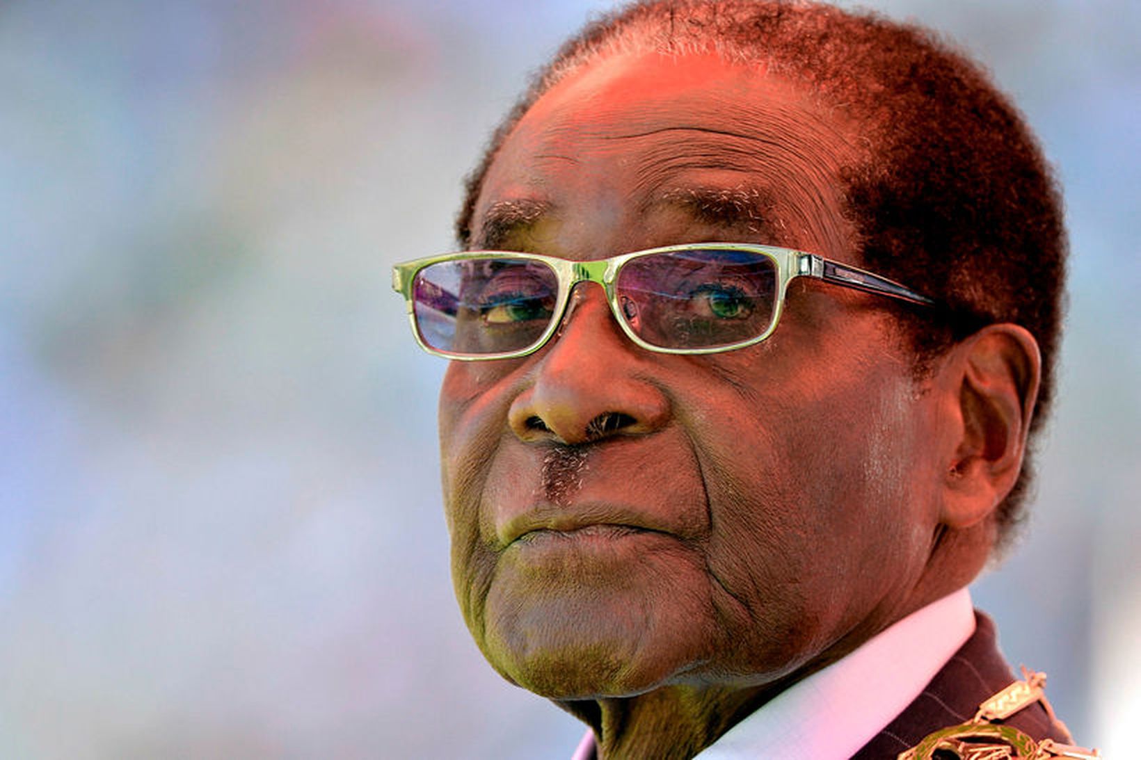 Robert Mugabe hefur sagt af sér eftir 37 ára valdatíð.