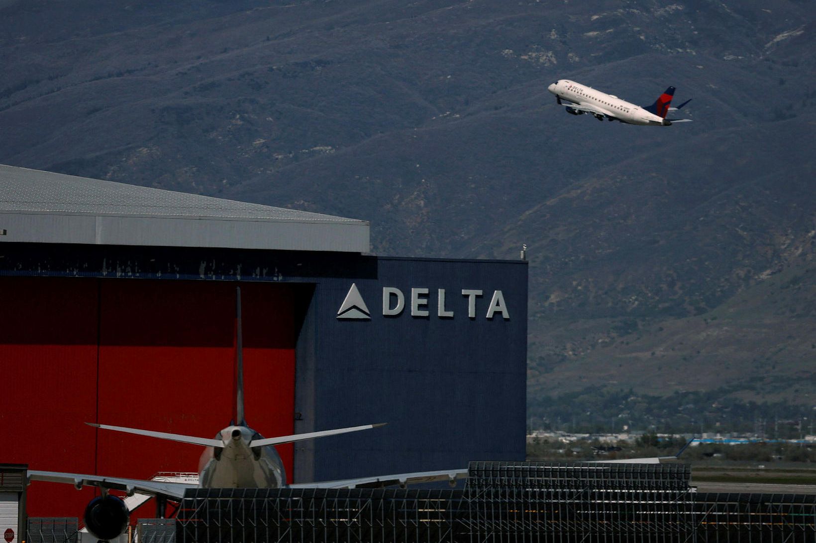 Fæddi barn skömmu fyrir lendingu