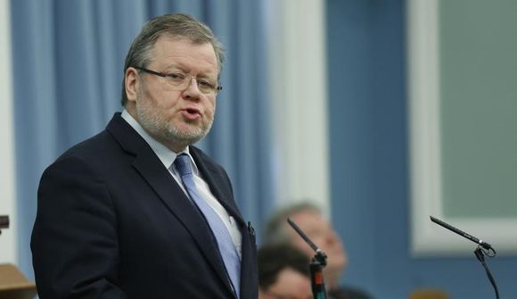 Ýta málinu fram yfir kosningar