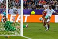 Mark Sveindís Jane Jónsdóttir kemur Íslandi yfir í leiknum gegn Noregi.