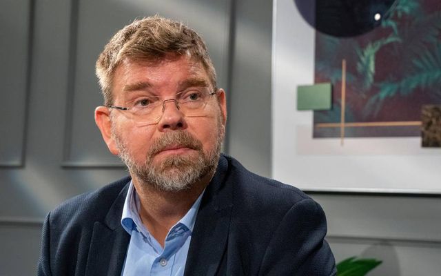 Efnahagshorfur Jón Bjarki Bentsson aðalhagfræðingur Íslandsbanka segist vera svartsýnni á verðbólguhorfur en Seðlabankinn.