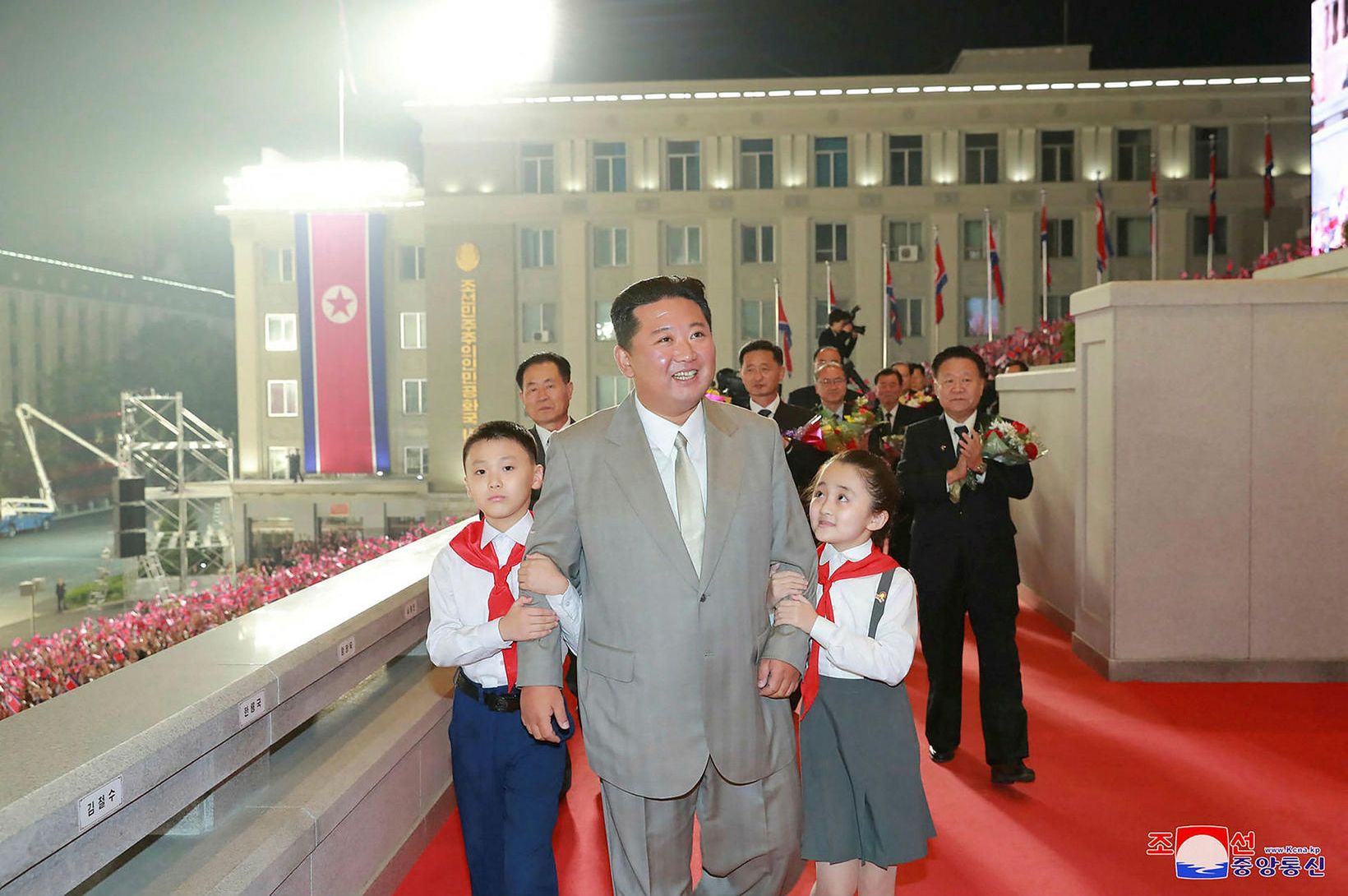 Kim Jong Un sólbrúnn og spengilegur