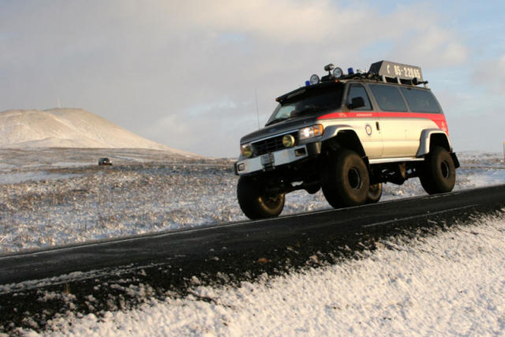 Bíll björgunarsveitarinnar á leið að Dettifossi