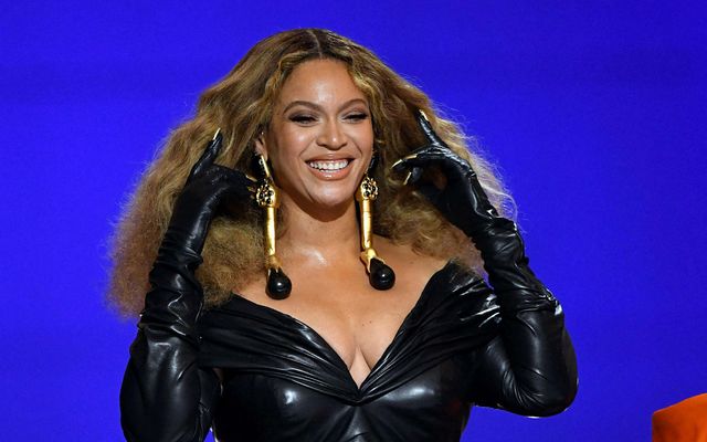 Beyoncé Knowles þegar hún hlaut Grammy-verðlaun fyrir besta rapp frammistöðu á sviði með lagi sínu …