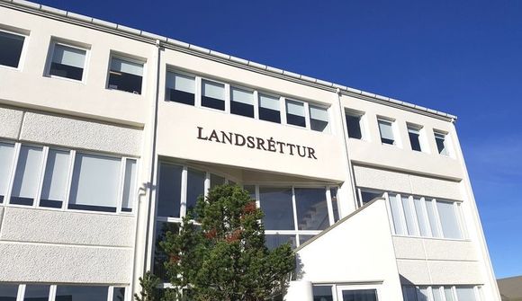 Landsréttur mildaði nauðgunardóm