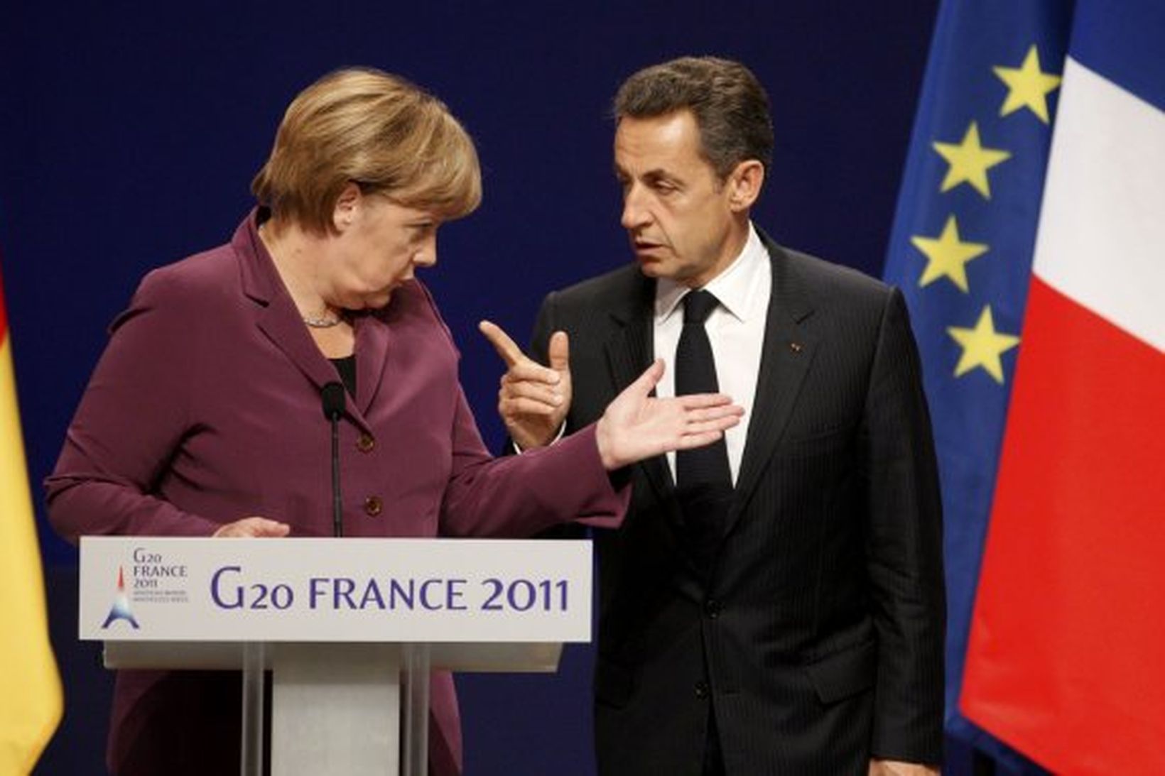 Angela Merkel og Nicolas Sarkozy á blaðamannafundinum í kvöld.