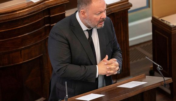 Bergþór telur kyn Hildar hafa áhrif á gagnrýnina