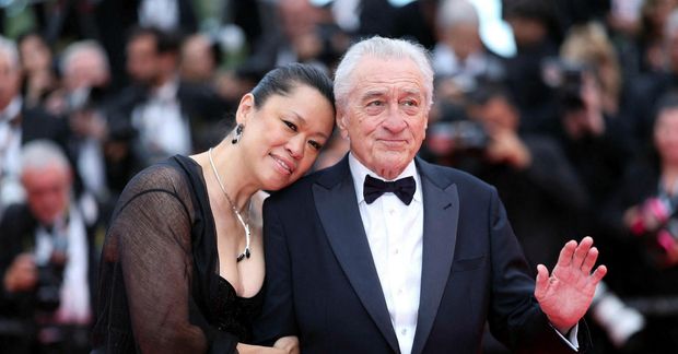 Robert De Niro stillti sér upp á rauða dreglinum ásamt sambýliskonu sinni, dansaranum Tiffany Chen.
