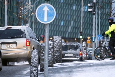 It looks like it's going to be a fairly clear day today but beware of ice under the thin layer of snow this morning.