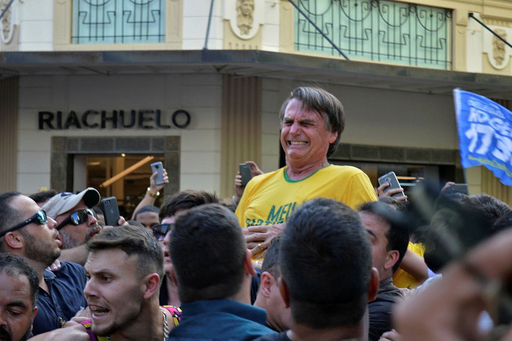 Sárskaukagretta kom skyndilega á Jair Bolsonaro á kosningafundinum og kom …