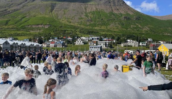 Froðufjör í sól og blíðu á Siglufirði