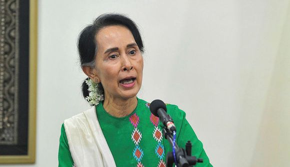 Aung San Suu Kyi í hers höndum en hefur það fínt
