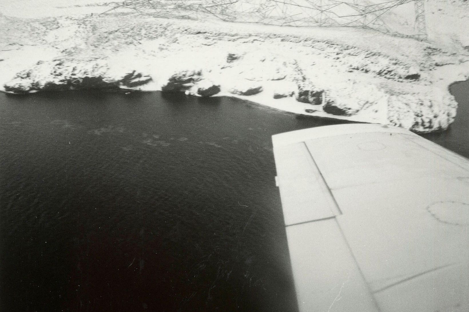 Skömmu fyrir jólin 1972 gerði ofsaveður og féll mastur í …