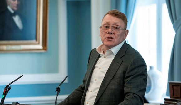 Jón Gnarr hyggst skrópa úr vinnunni