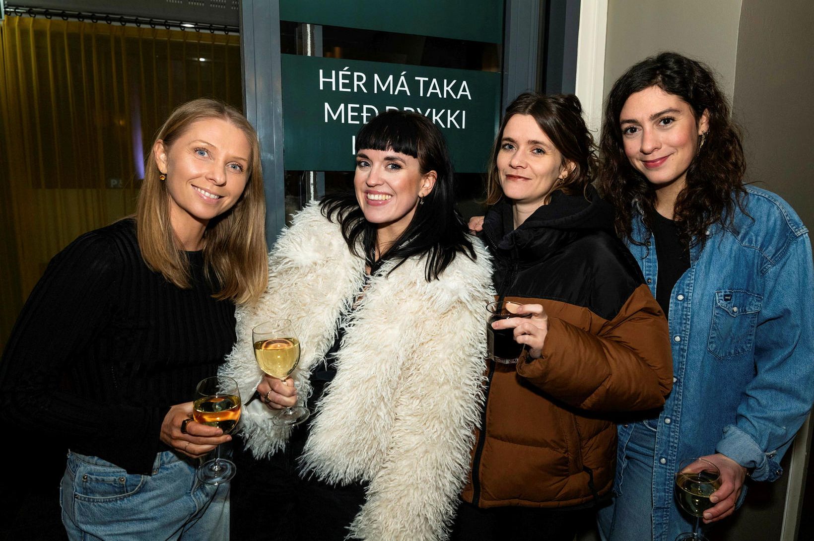 Berglind Festival mætti í loðfeldi á sýningu sem er bönnuð börnum 