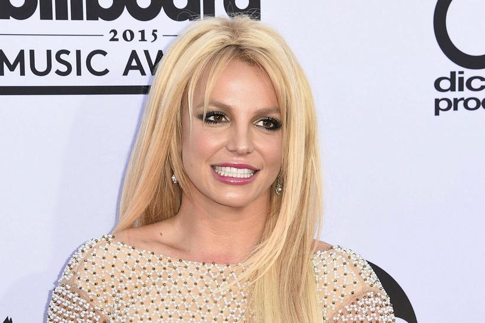 Britney Spears er enn að vinna með skólabúninginn.