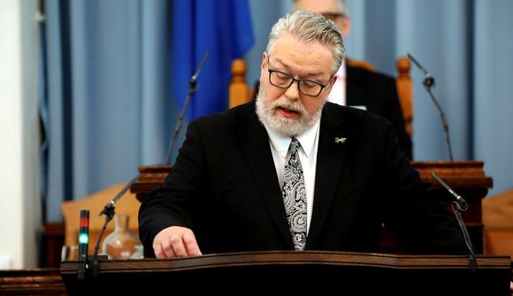 „Meðan á þessu fer fram er enn yppt öxlum“