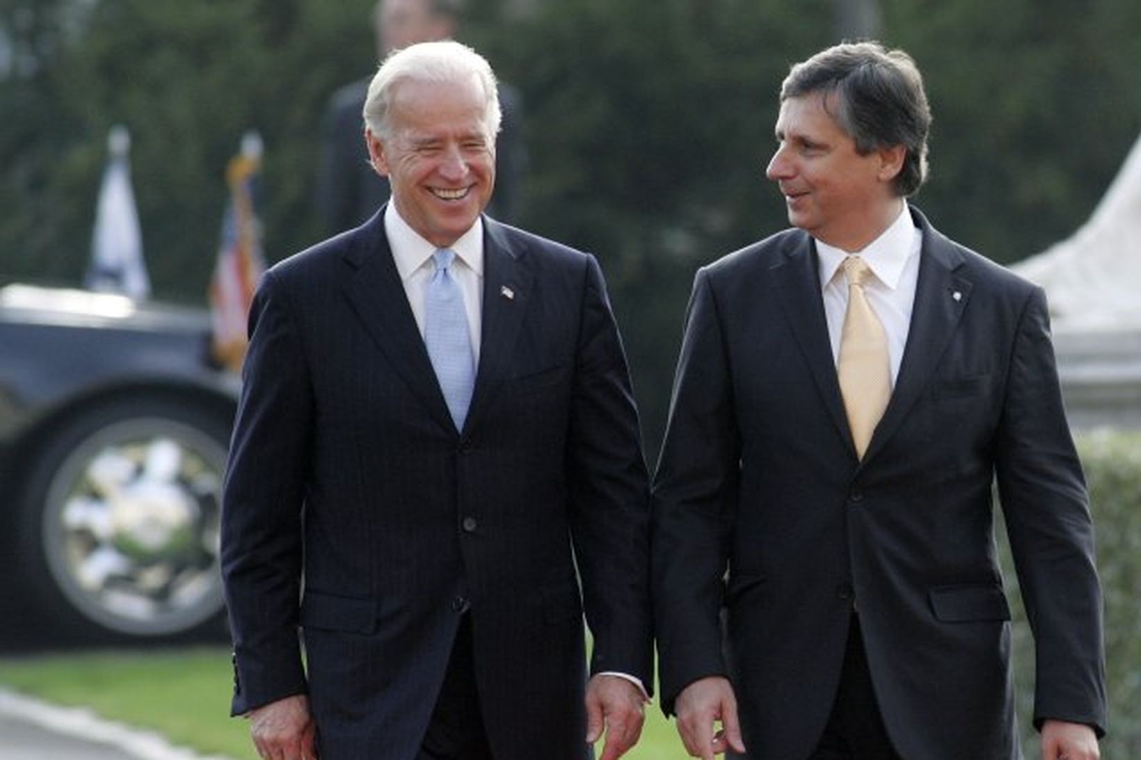 Joe Biden og Jan Fischer í Prag í dag.