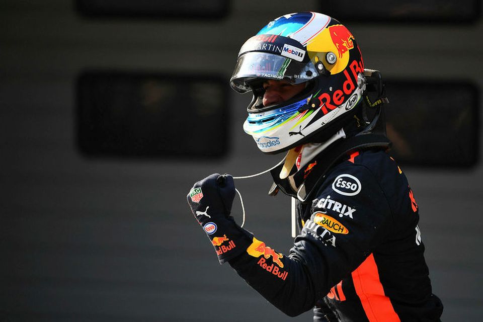 Daniel Ricciardo fagnar sigri í Sjanghæ.