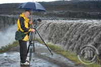 Regnhlíf í rigningu við Dettifoss