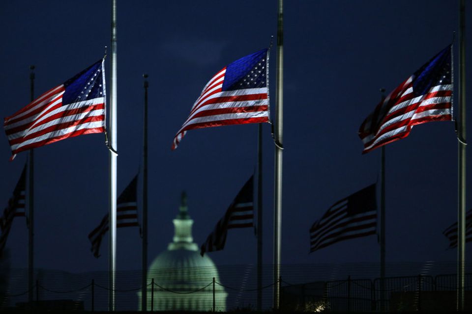 Fánar voru í hálfa stöng í Washington.