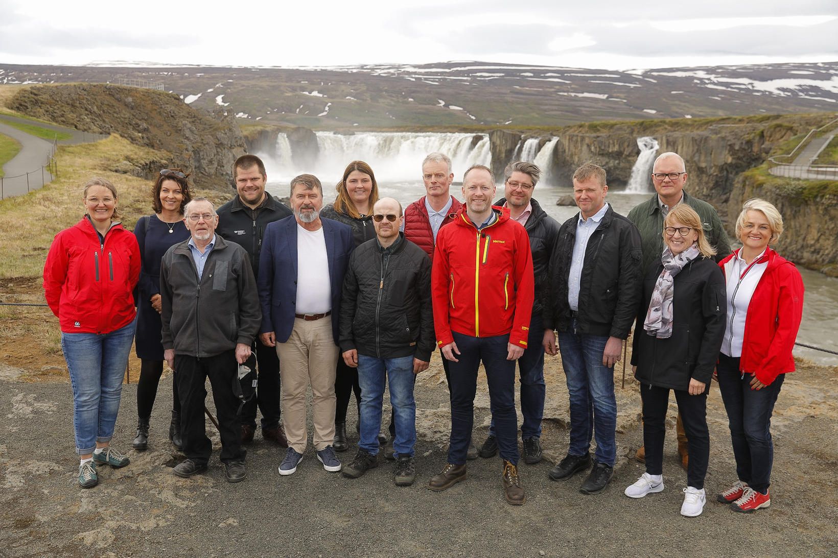 Auk ráðherra eru á myndinni fulltrúar landeigenda, sveitarfélagsins Þingeyjarsveitar, Umhverfisstofnunar …