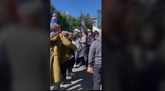 Ryskingar milli mótmælenda (Myndskeið)